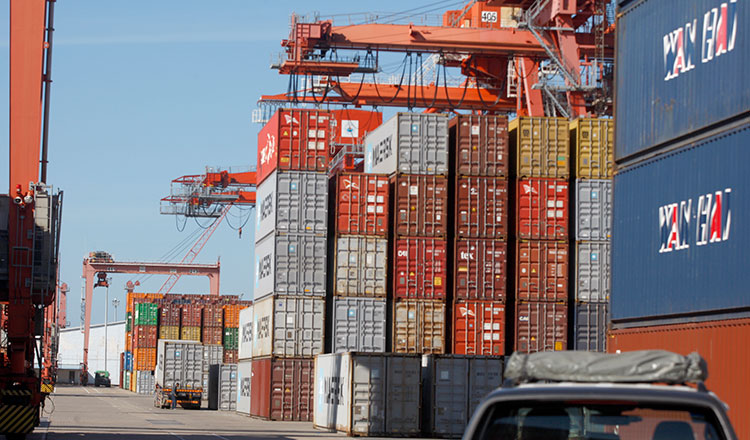 Cambodia’s exports rise nearly 20 percent in H1